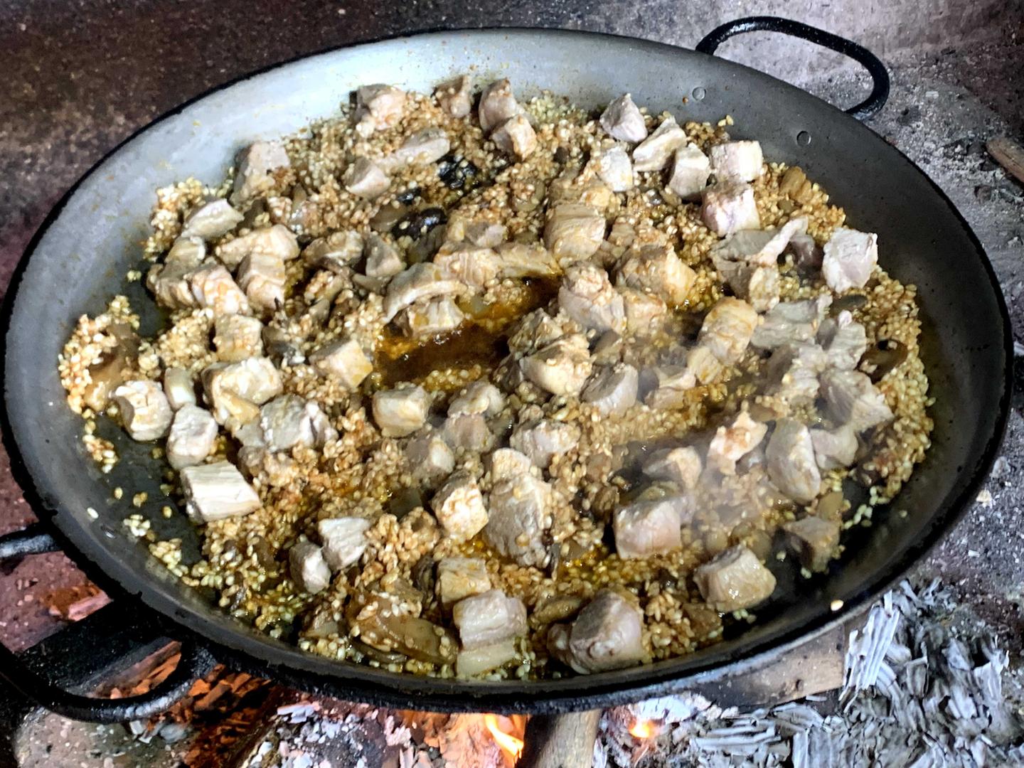 Añadir arroz al sofrito
