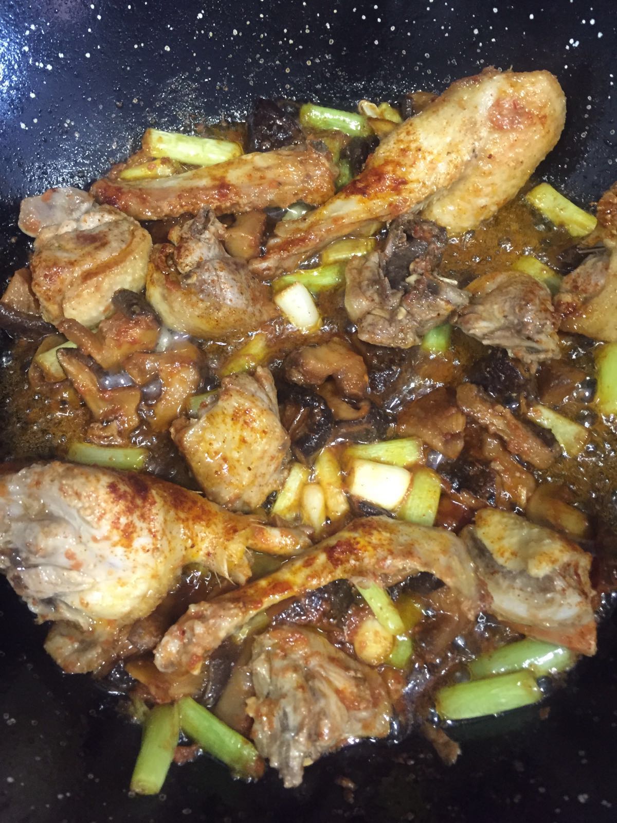 Sofrito con boletus y ajetes