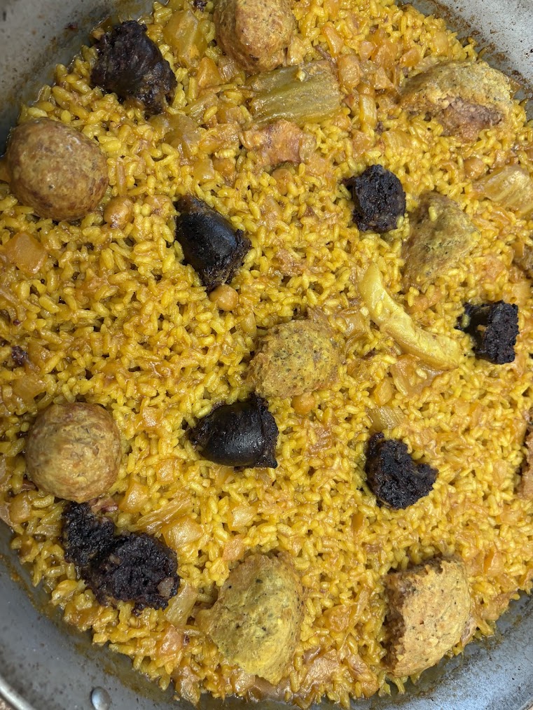 Paella de cocido terminada