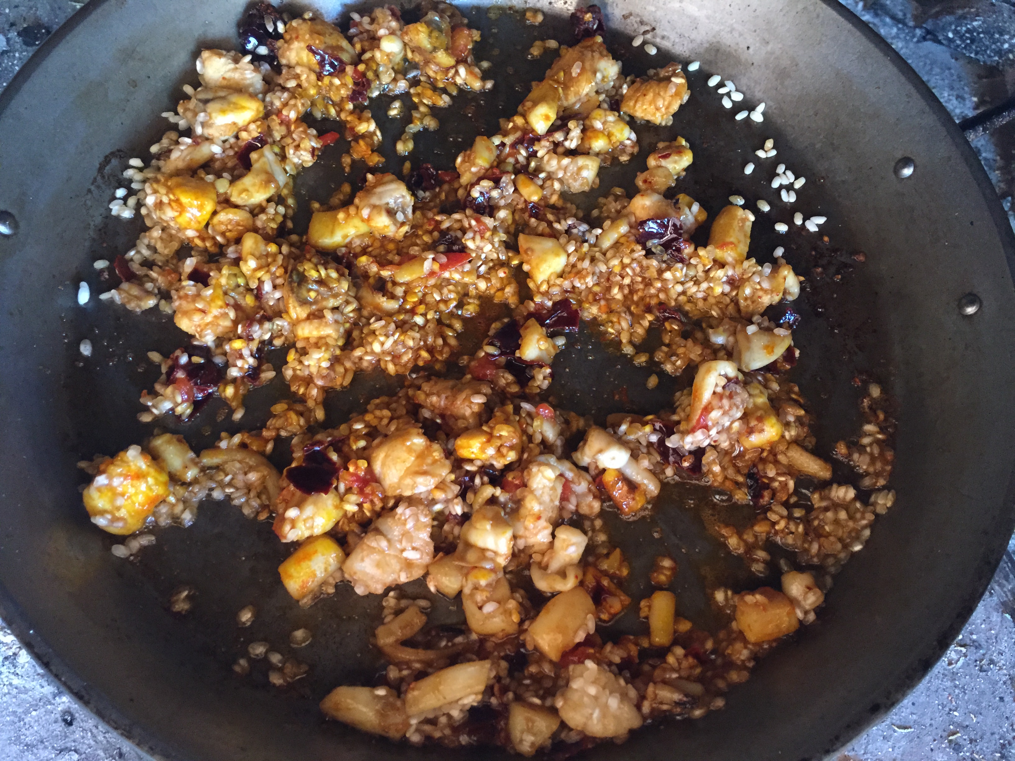 Añadir arroz y caldo