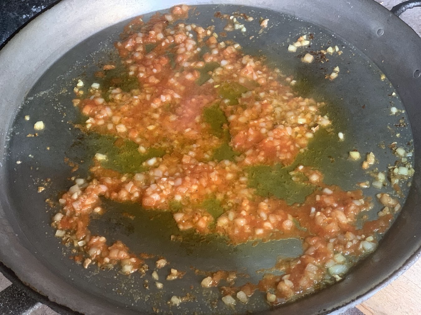 Sofrito para la paella de cordero