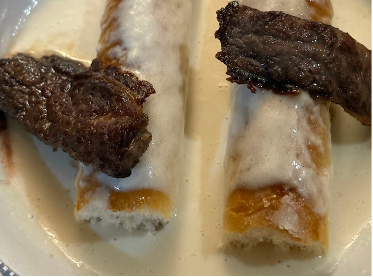 Fartons con Wagyu y crema de ajo