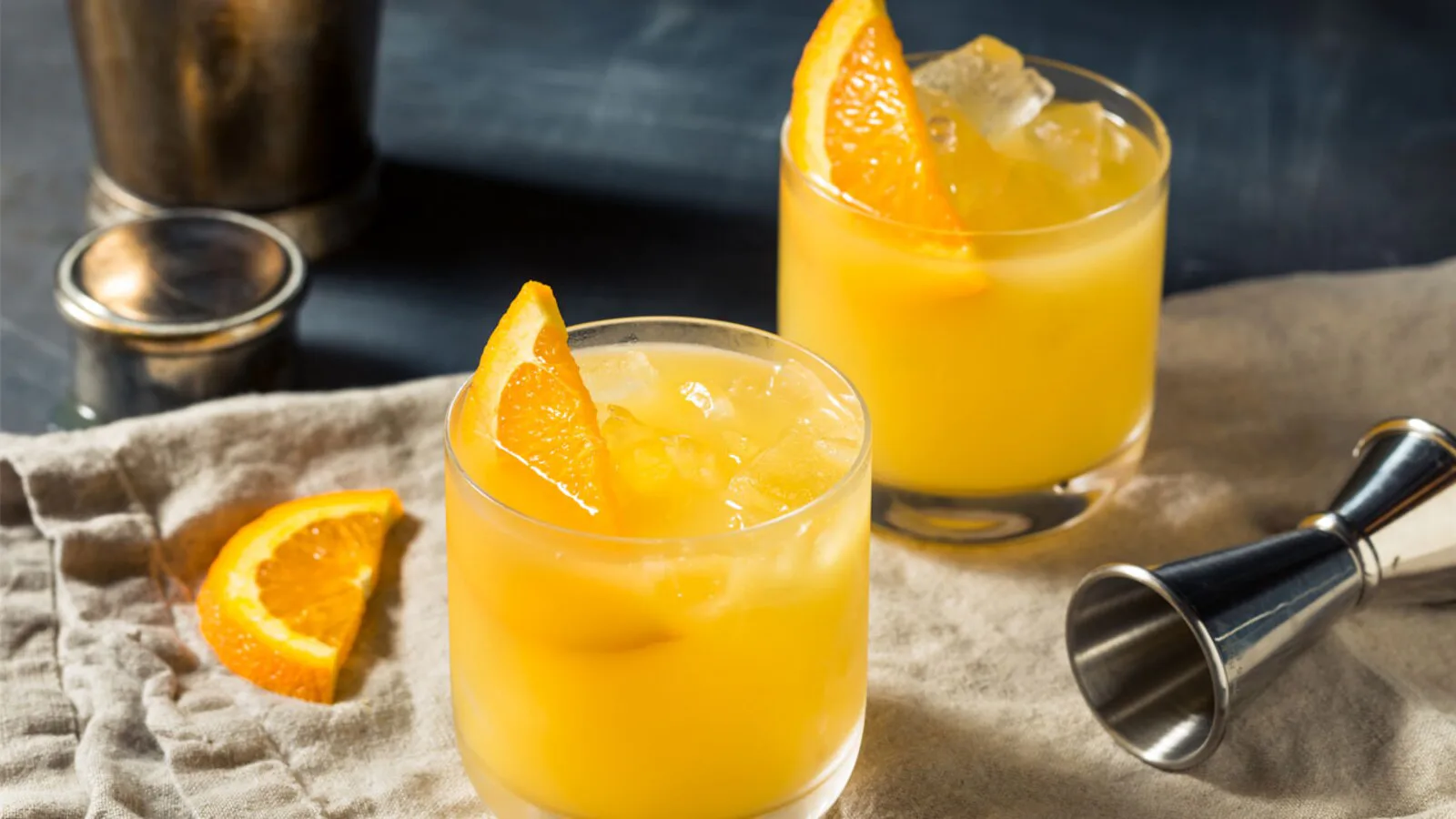 Destornillador de vodka y zumo de naranja sobre hielo