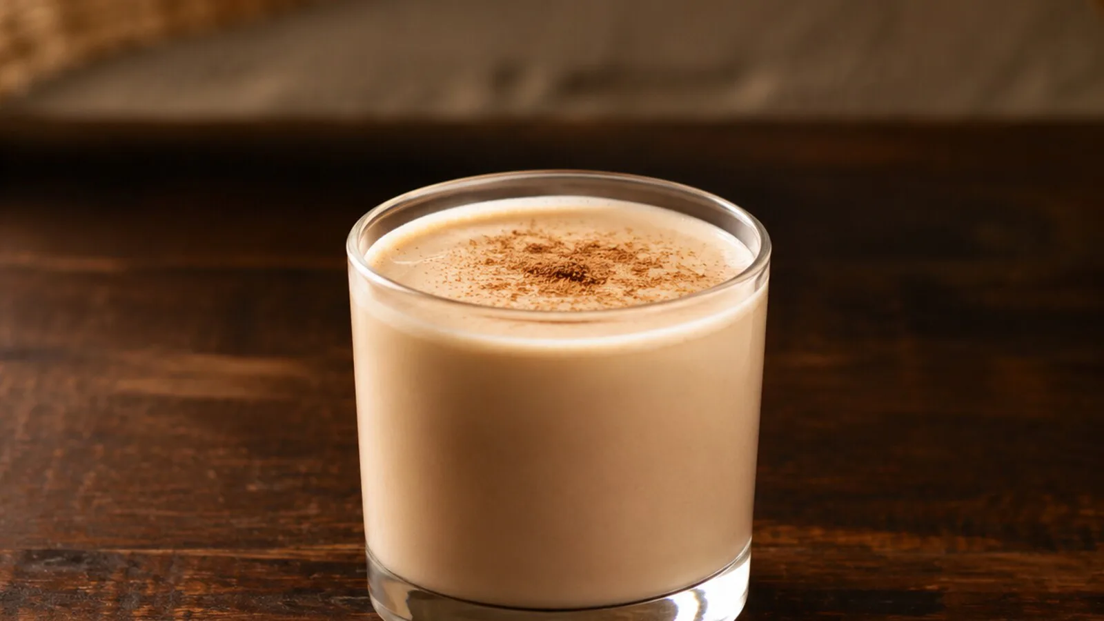 Leite de Onça cremoso con cachaça, cacao y una pizca de canela