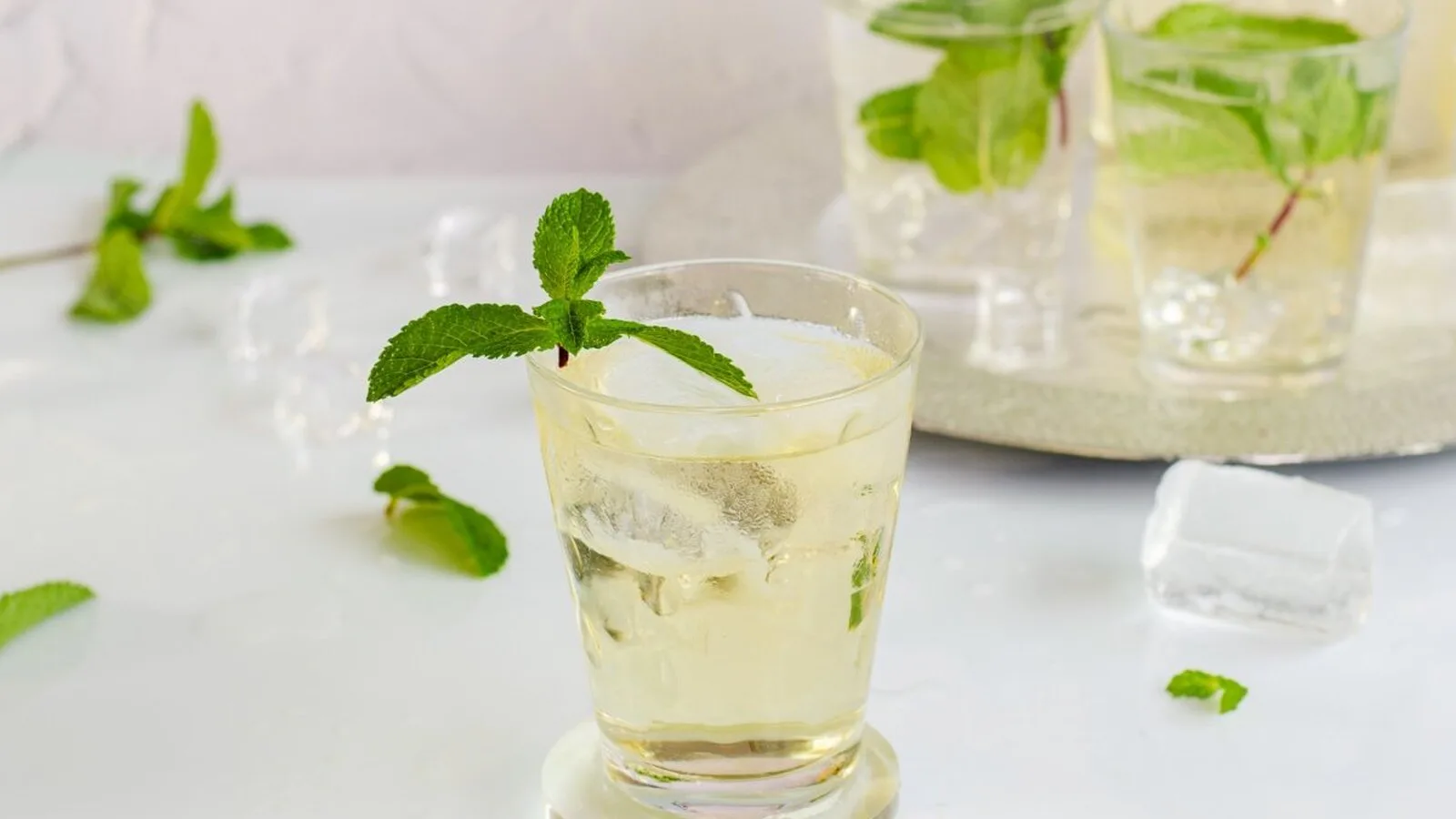 Rebujito de Manzanilla con refresco, hielo, hierbabuena y cítrico