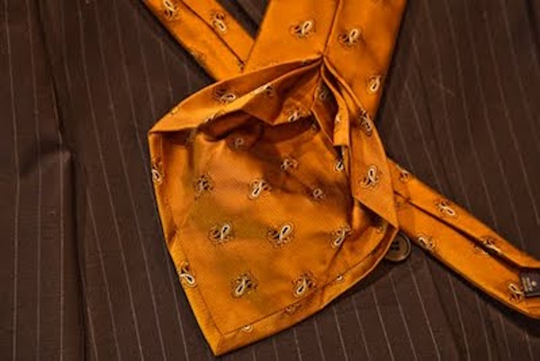 Corbata de siete pliegues