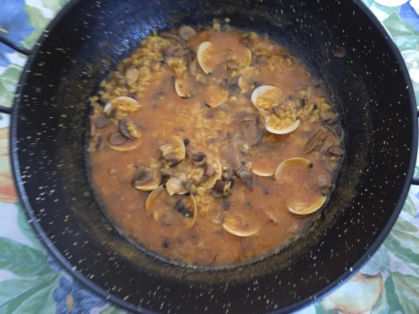 Arroz meloso con almejas, boletus, foie y sepia