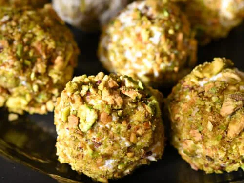 Bombones de queso de cabra y pistacho