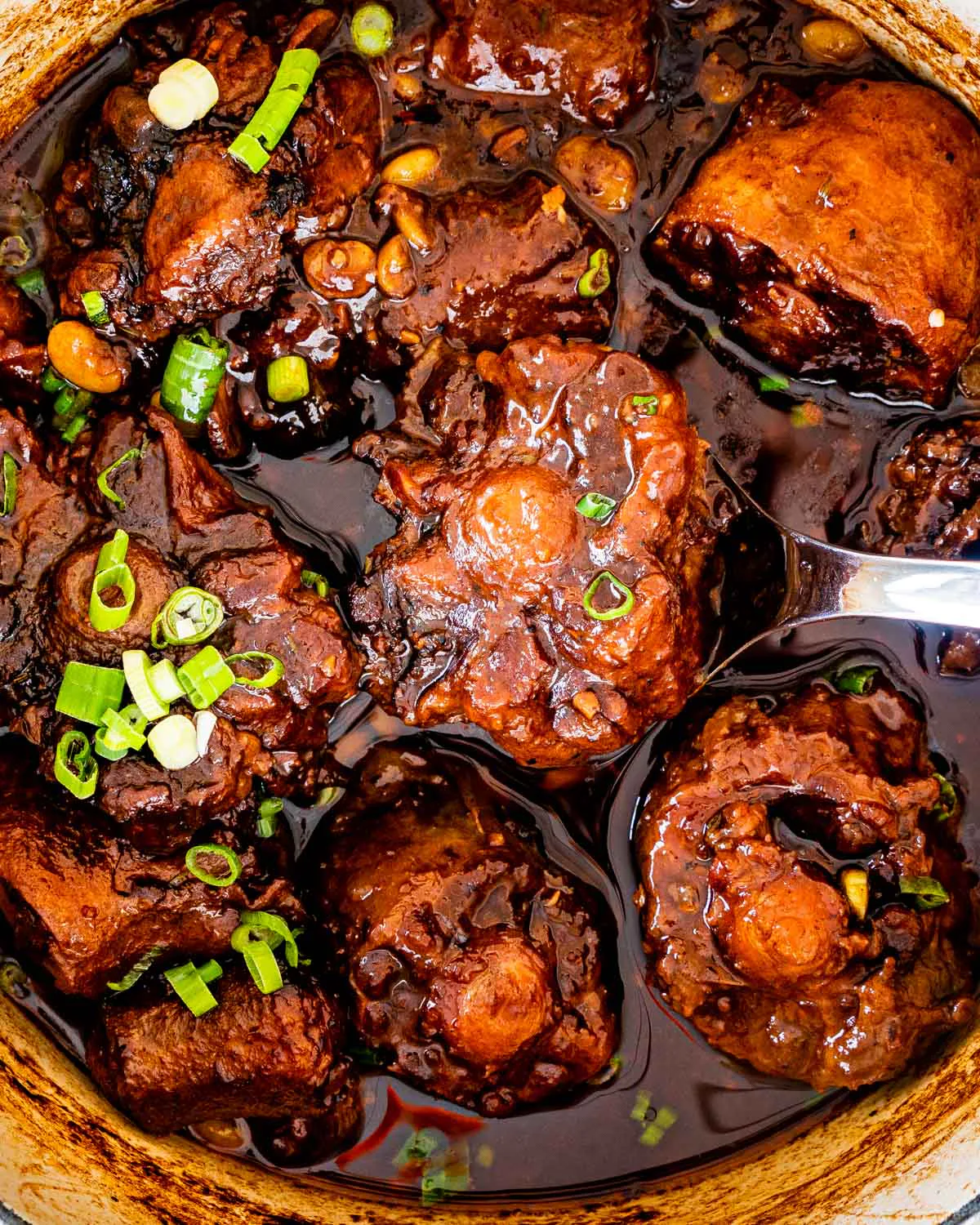 Rabo de toro estofado al vino tinto