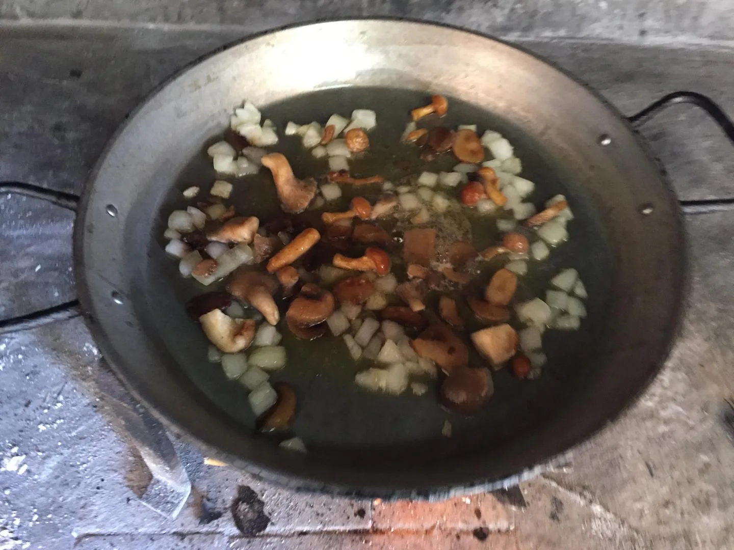 Fideuà de pato, boletus y foie: detalle de la receta