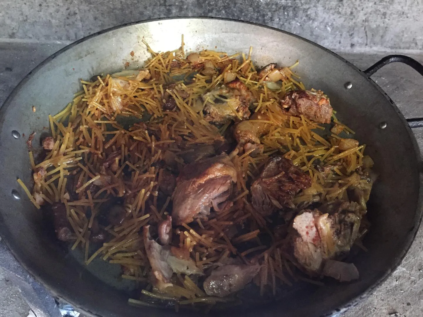 Fideuà de pato, boletus y foie: detalle de la receta